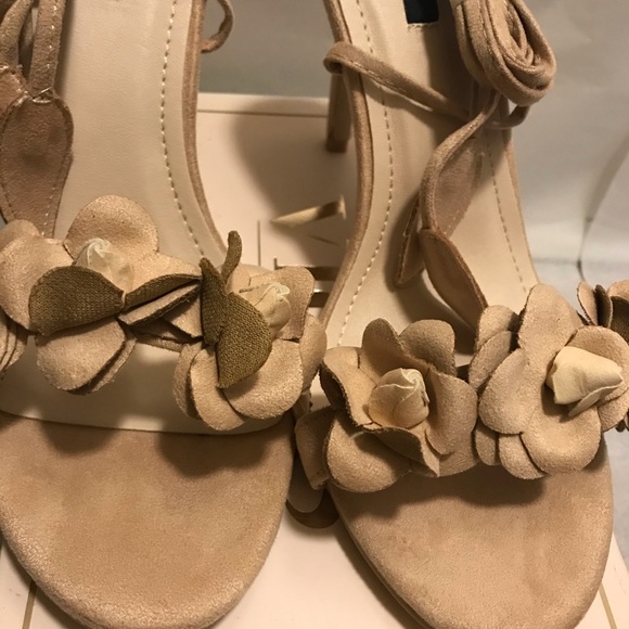 NIB VICES HEELS - Picture 3 of 5